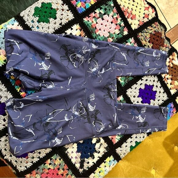 Fabletics Purple Floral High Rise Leggings Size Small - Picture 7 of 8